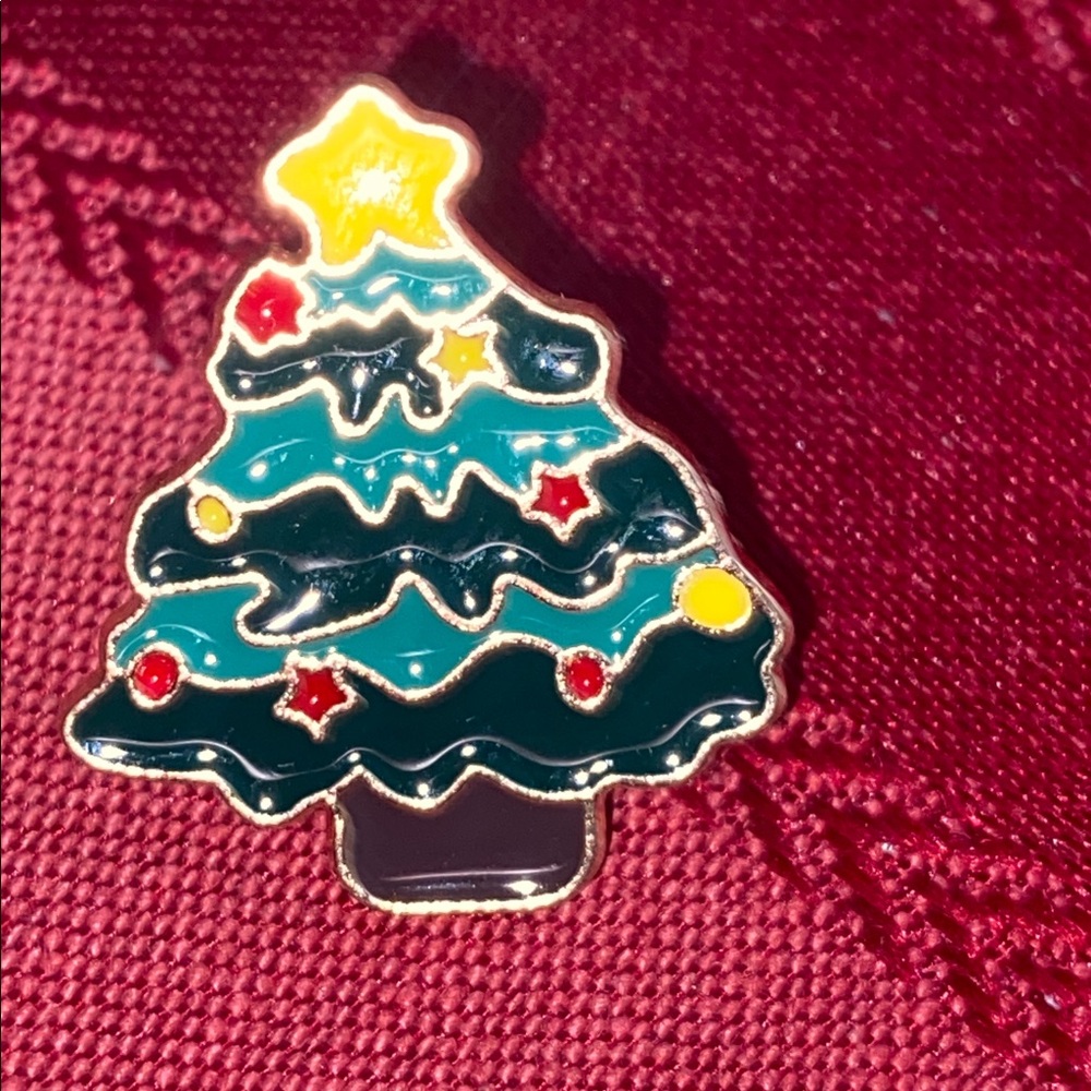 5/$10❤️❤️❤️NEW ENAMEL CHRISTMAS TREE PIN BROACH